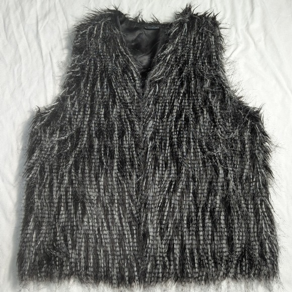 Lane Bryant Jackets & Blazers - Lane Bryant Faux Shaggy Fur Women's Size 1X Black And White Open Front Vest 395